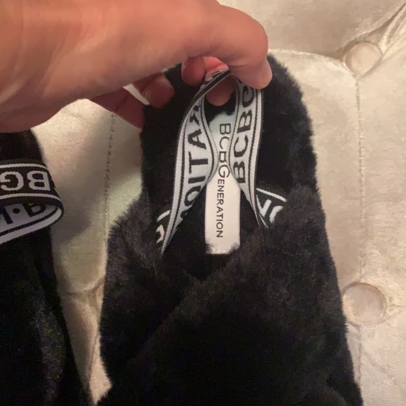 BCBG black furry slippers with elastic strap, new - Picture 2 of 7